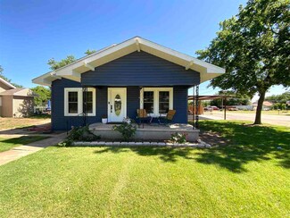311 W Alameda St, Iowa Park, TX 76367