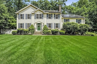 78 Milford St, Upton, MA 01568