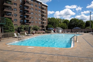 200 Diplomat Dr Unit 8B, Mount Kisco, NY 10549