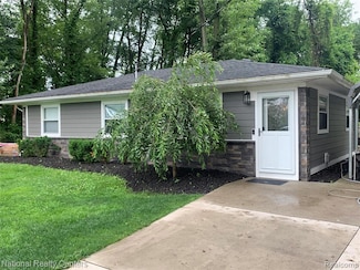 1485 Paramount St, Novi, MI 48377