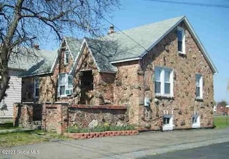 8 N Clement Ave, Ravena, NY 12143