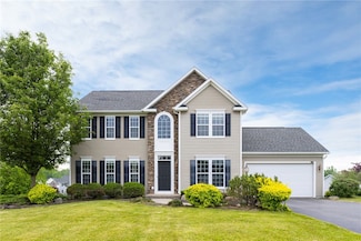 6 Finch Wood Ln, Penfield, NY 14526