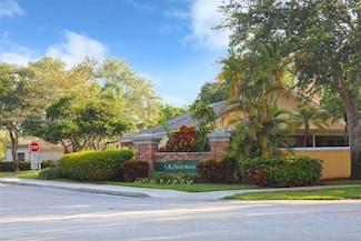 9271 Arborwood Cir, Davie, FL 33328