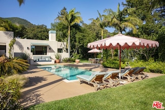 890 Park Ln, Santa Barbara, CA 93108