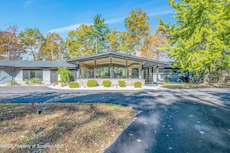 18 Wooded Ln, Dallas, PA 18612