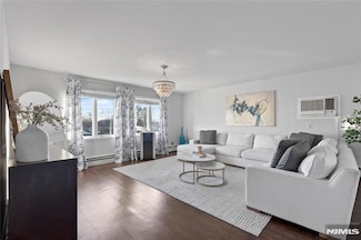 557 Market St, Elmwood Park, NJ 07407