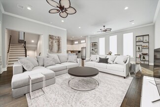 1561 W 22nd St, Houston, TX 77008
