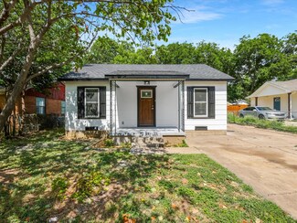 1105 Yale St, River Oaks, TX 76114