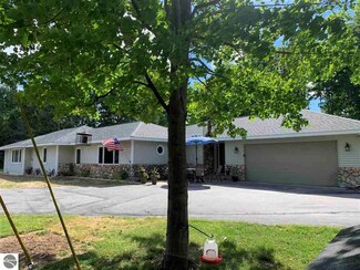 5782 S West Bay Shore Dr, Suttons Bay, MI 49682