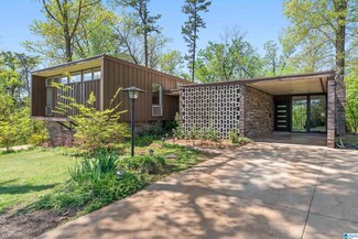2420 Regent Ln, Hoover, AL 35226