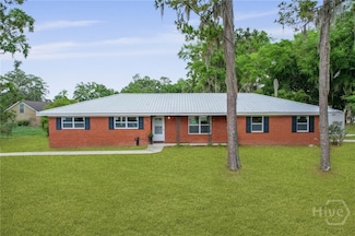 703 Wayne St, Darien, GA 31305