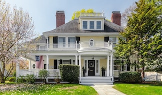 59 Elm St, Concord, MA 01742