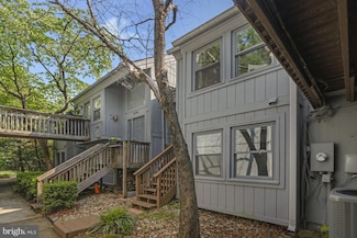 11174 Glade Dr, Reston, VA 20191