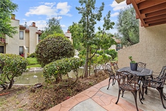 5720 Owensmouth Ave, Woodland Hills, CA 91367