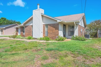 422 Fleetwood Dr, Mary Esther, FL 32569