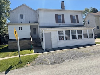 381 Chestnut St, Hyde Park, PA 15641