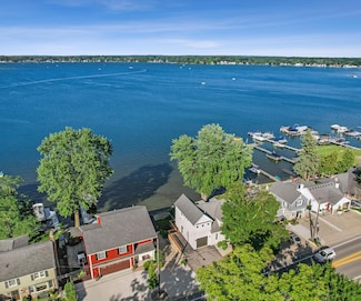 9638 Main St, Whitmore Lake, MI 48189