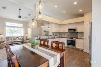1150 N New Creek Ave, Meridian, ID 83642