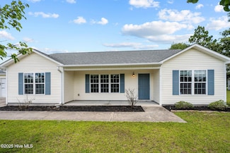 525 Cherry Blossom Ln, Richlands, NC 28574