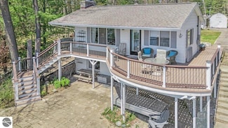 8279 Lakeview Dr, Hale, MI 48739