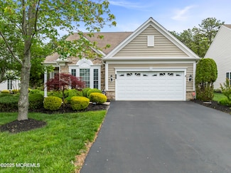 8 Chalfont Ln, Manchester Township, NJ 08759