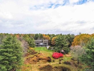 126 Shaker Ridge Dr, Canaan, NY 12029