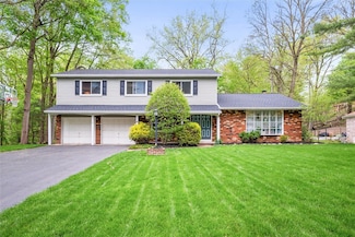 4 Mountain Rd, Rochester, NY 14625
