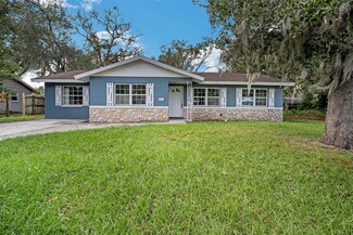 1611 Cedar Dr, Plant City, FL 33563