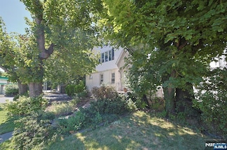 1585 Bergen Blvd, Leonia, NJ 07605