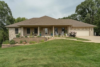 2111 E River Rd NE, Rochester, MN 55906
