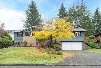 1231 Palm Dr, Fircrest, WA 98466