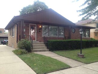 7053 W Seward St, Niles, IL 60714