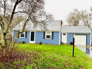 12 Linhares Ave, Mattapoisett, MA 02739