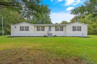 96 Pratt Dr, Oswego, NY 13126
