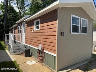 13 John St, Keansburg, NJ 07734