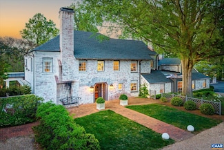 325 Farmington Dr, Charlottesville, VA 22901