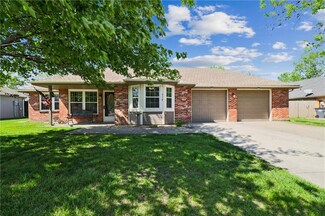 514 NW Willow Dr, Grain Valley, MO 64029