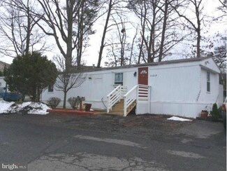 11219 Mobile Dr, Fairfax, VA 22030