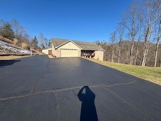 22877 Welcome Ln, Abingdon, VA 24211
