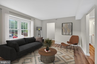 1160 Lisa Ct, Herndon, VA 20170