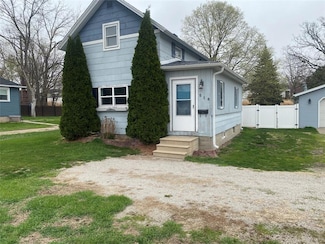 516 West St, Grinnell, IA 50112