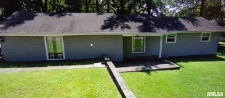 2001 Ginko St, Harrisburg, IL 62946
