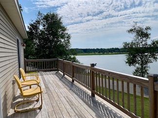 15 Snyder Rd, Eastport, ME 04631