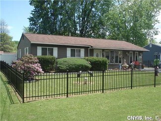 7944 Rinaldo Blvd W, Bridgeport, NY 13030