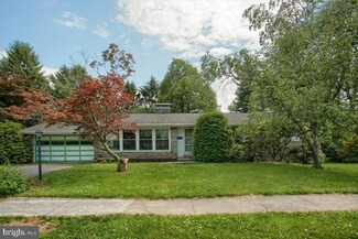 15 Center Dr, Camp Hill, PA 17011