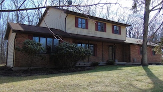 1405 Heslop Rd, Mountain Top, PA 18707