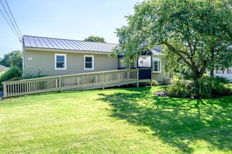34 County Rd, Gorham, ME 04038