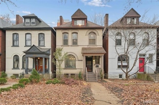 4456 Laclede Ave, Saint Louis, MO 63108