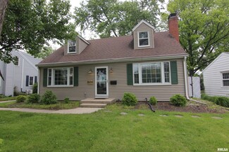 628 W Knoll Crest Dr, Peoria, IL 61614