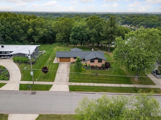 3801 Keeweenaw Dr NE, Grand Rapids, MI 49525